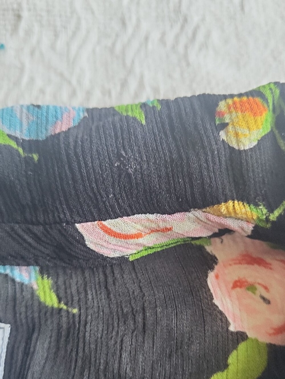 Moschino Black Floral Wilder Kind Short-Sleeve Sheer Airy Blouse - Picture 14 of 16